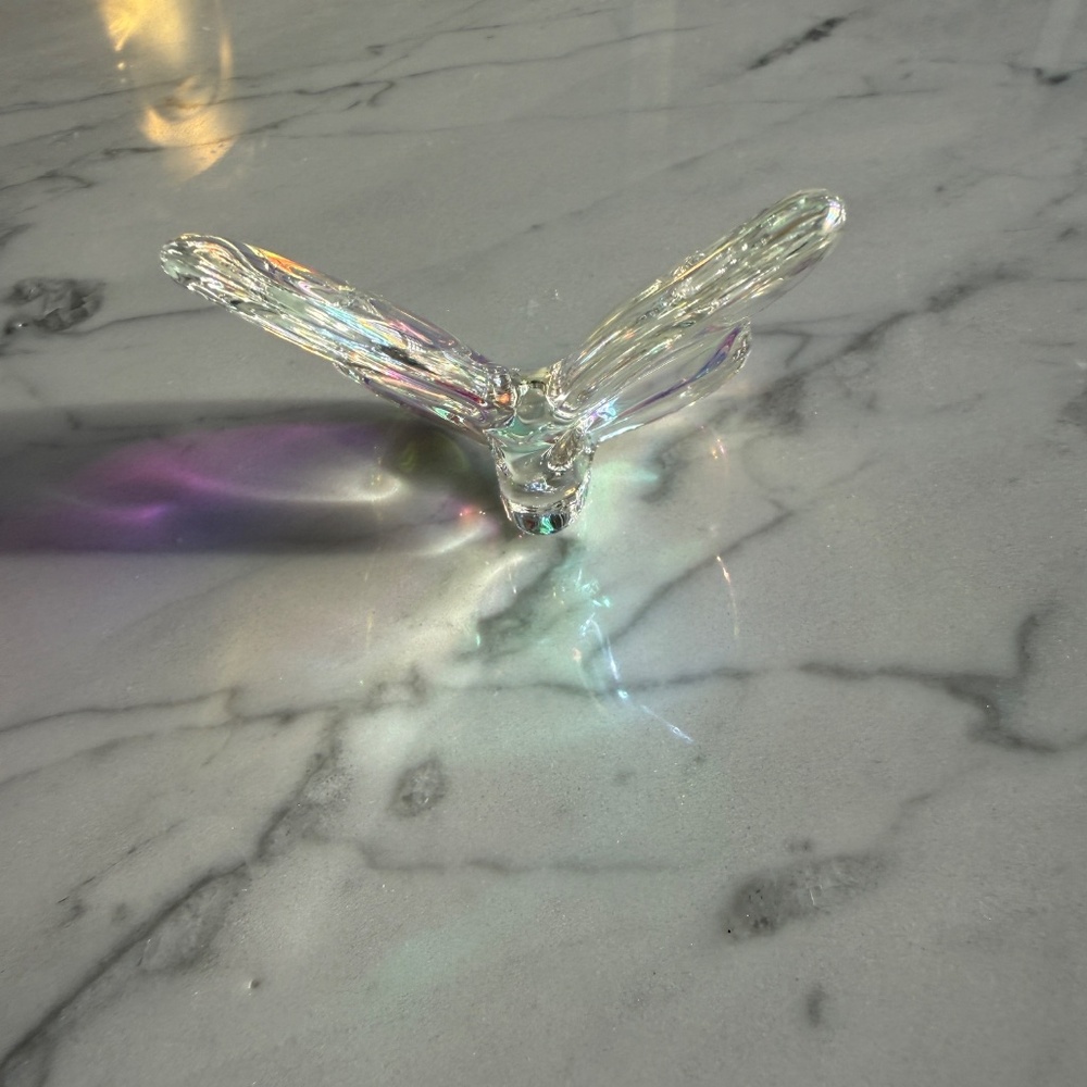 🦋 NEW Iridescent Crystal Butterfly Figurine | Rainbow Glass Decor Light Catcher - Picture 4 of 5